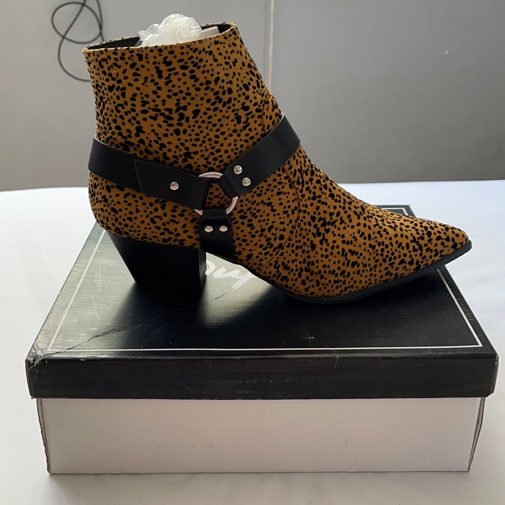 NWT Qupid Leopard Suede Booties Size 10